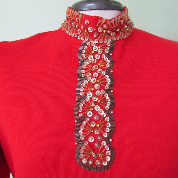 VINTAGE 1970'S RED KNIT 2 PC. SUIT W/ SEQUINS & BEADWORK / 38" BUST MEASURE - Picture 3 of 16